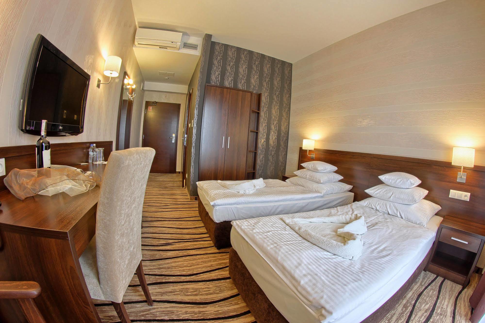 Hotel Arkas Prószków Extérieur photo