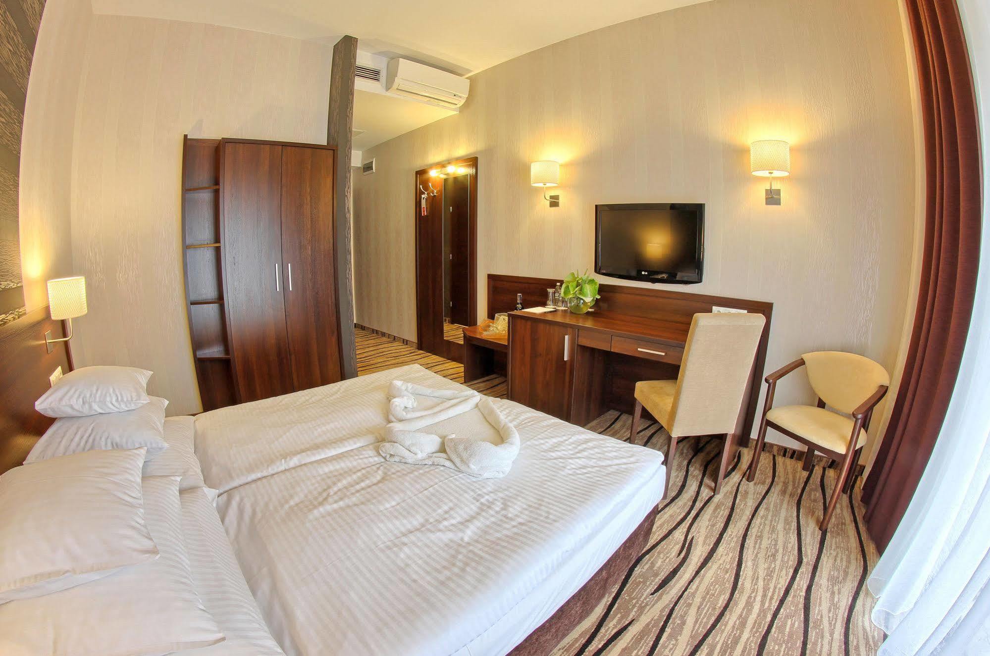 Hotel Arkas Prószków Extérieur photo