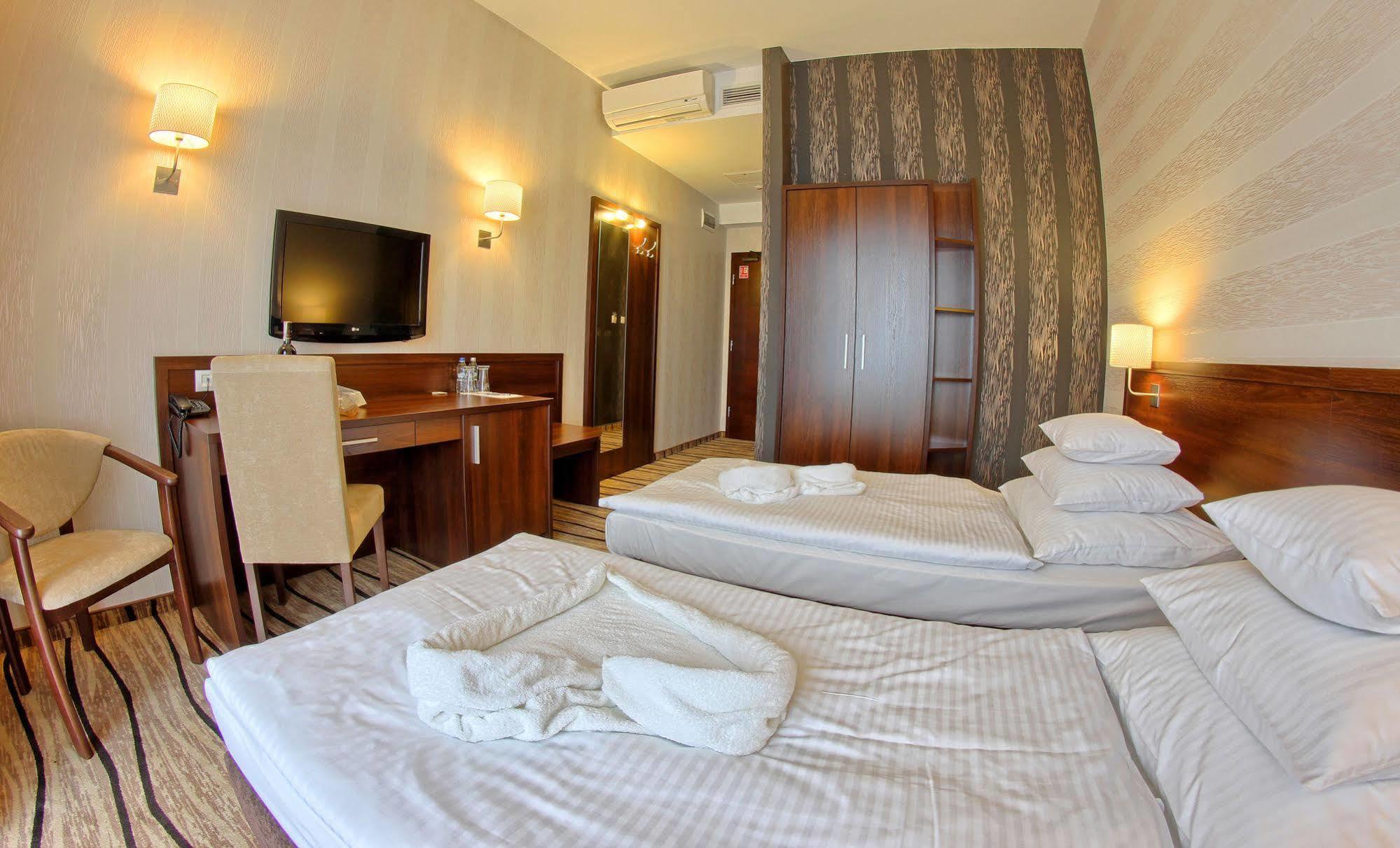 Hotel Arkas Prószków Extérieur photo